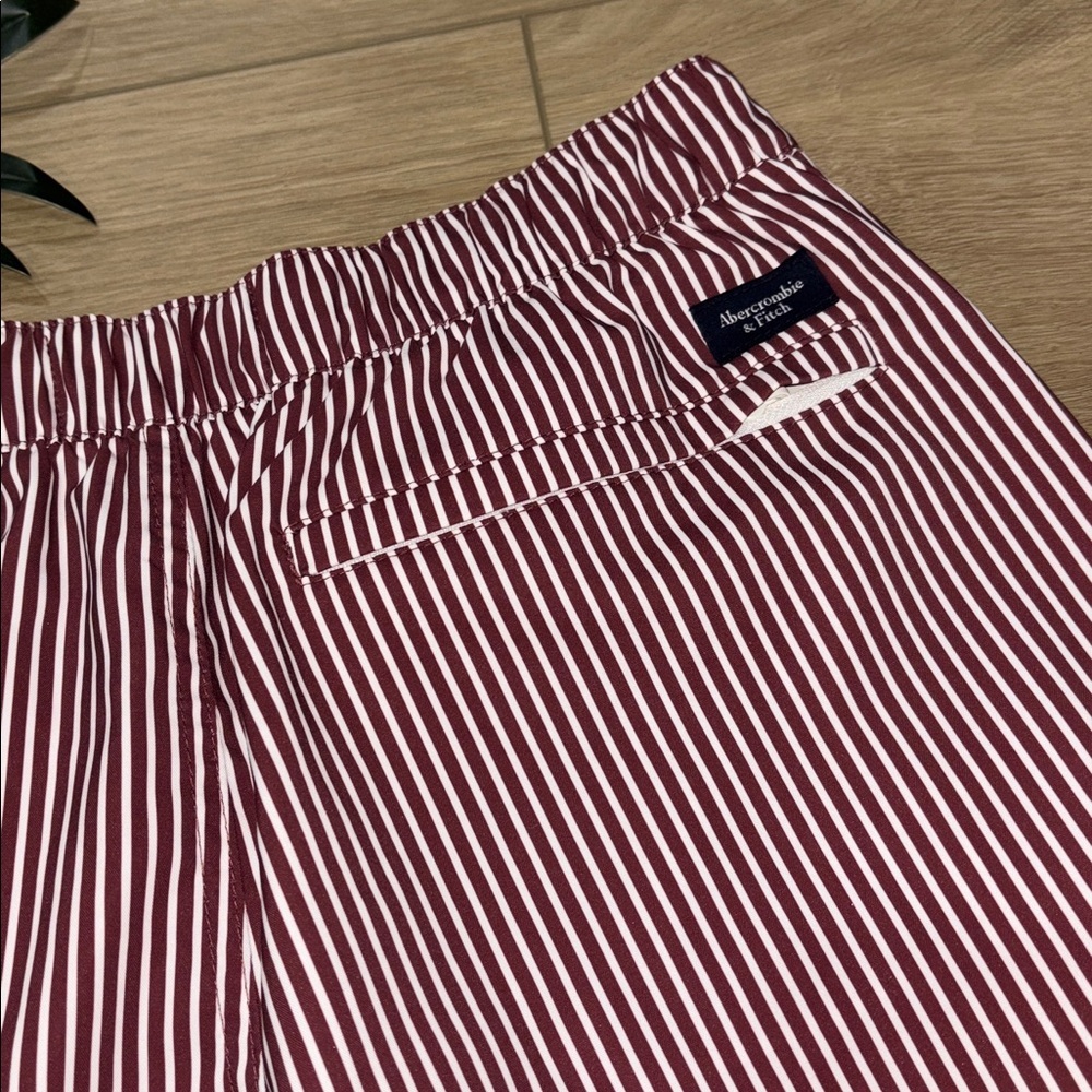 Abercrombie & Fitch burgundy & white striped seersucker swim shorts small NWOT - Picture 7 of 8